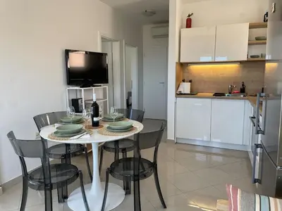 Kuhinja ili čajna kuhinja u objektu Sea Aldebaran Apartment with terrace and sea view