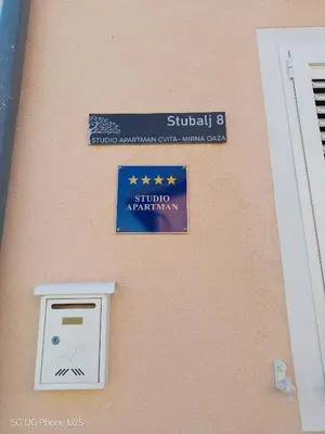 Certifikat, nagrada, logo ili neki drugi dokument izložen u objektu Apartman Cvita