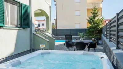 Bazen u objektu Villa S by Villas Guide ili u blizini