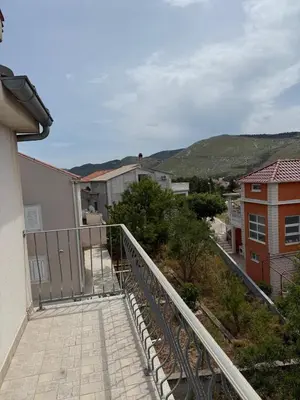 Pogled na planine ili pogled na planine iz apartmana