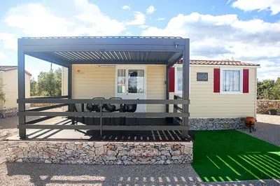 Zgrada u kojoj se nalazi kamp