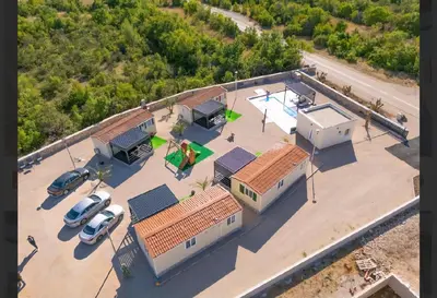 Ptičja perspektiva objekta Auto-kamp Dvije suze 4