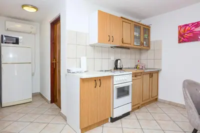 Kuhinja ili čajna kuhinja u objektu Apartments by the sea Rogoznica - 24889