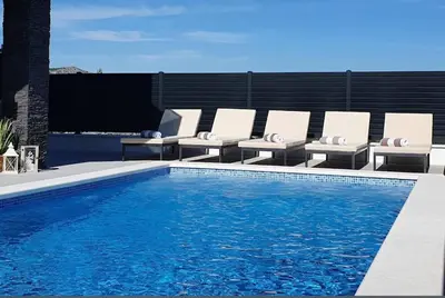 Bazen u objektu Villa Black Pearl ili u blizini