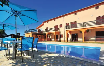 Bazen u objektu Amazing Apartment In Bilice With Swimming Pool ili u blizini