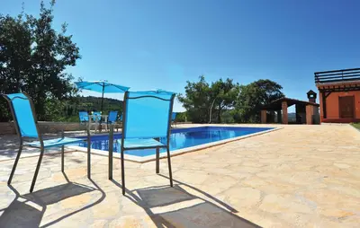 Bazen u objektu Amazing Apartment In Bilice With Swimming Pool ili u blizini