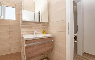 Kupaonica u objektu 1 Bedroom Awesome Apartment In Brodarica