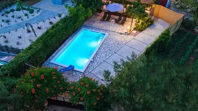 Bazen u objektu Holiday home Krnic by Villas Guide ili u blizini