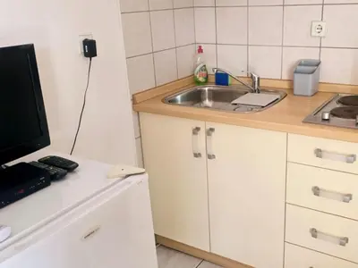 Kuhinja ili čajna kuhinja u objektu Apartments Mateo - Studio Apartment - Red