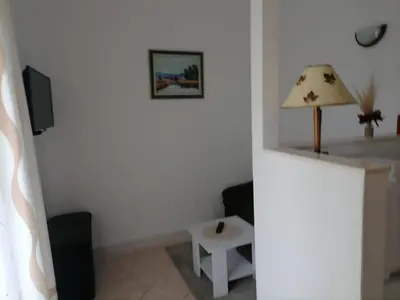TV i/ili zabavni centar u objektu Apartments Libertas - Two bedroom apartment with Balcony and Sea View - 11
