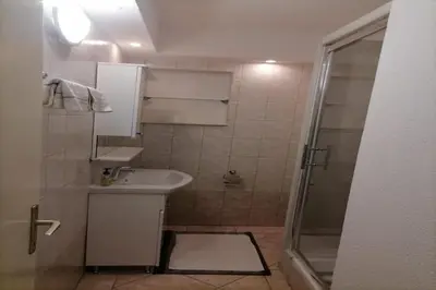 Kupaonica u objektu Apartments Libertas - Two Bedroom Apartment with with Terrace and Sea View 7