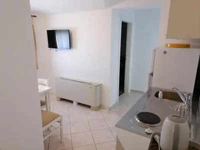 TV i/ili zabavni centar u objektu Apartments Libertas - Two Bedroom Apartment with with Terrace and Sea View 7