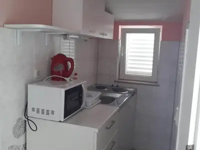 Kuhinja ili čajna kuhinja u objektu Apartments Dana - One Bedroom Apartment 4