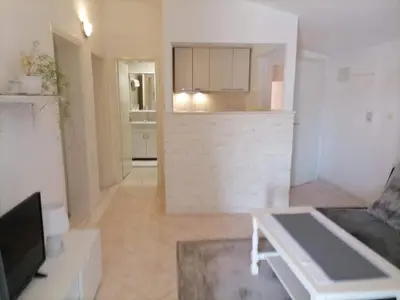 TV i/ili zabavni centar u objektu Apartments Libertas - Two Bedroom Apartment with with Terrace and Sea View 12