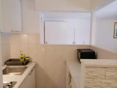 Kuhinja ili čajna kuhinja u objektu Apartments Libertas - Two Bedroom Apartment with with Terrace and Sea View 12