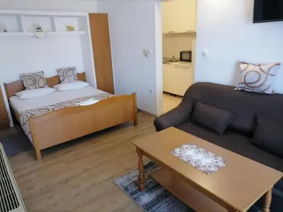 Krevet ili kreveti u jedinici u objektu Apartments Libertas - One Bedroom Apartment with Terrace and Sea View- 3a