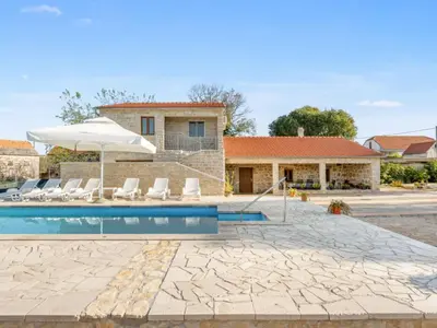 Bazen u objektu Holiday Home Stari Dvori ili u blizini