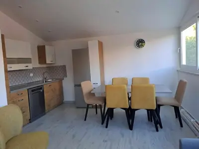 Kuhinja ili čajna kuhinja u objektu Apartments Dana - Two Bedroom Apartment 1