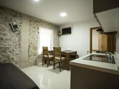 Kuhinja ili čajna kuhinja u objektu Apartments Stone House Murter - Two Bedroom Apartment with Balcony