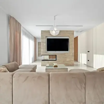 Villa Freedom - Five Bedroom House with Balcony