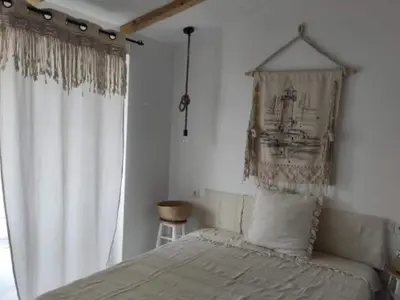 Krevet ili kreveti u jedinici u objektu Modern Beachfront Apartments near ibenik - Classic Studio Apartment with Balcony and Sea View
