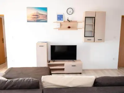 TV i/ili zabavni centar u objektu One Bedroom Apartment With Terrace A1