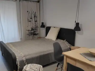 Krevet ili kreveti u jedinici u objektu Modern Beachfront Apartments near ibenik - Comfort Studio Apartment with Balcony and Sea View