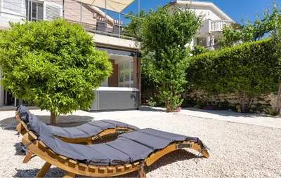 Vrt u objektu 3 Bedroom Amazing Home In Tribunj