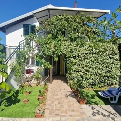 Holiday house with a parking space Jadrija