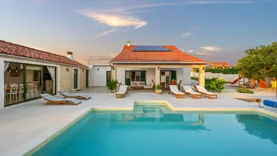 Bazen u objektu Villa MilaMar by Villas Guide ili u blizini