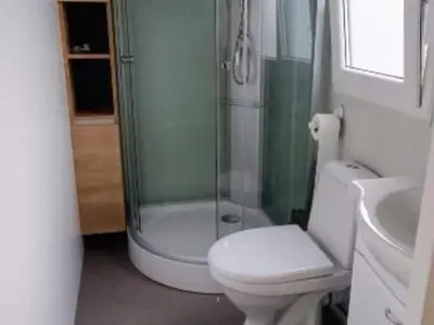 Kupaonica u objektu Classic Two Bedroom Mobile Home with Terrace and Sea View Br2