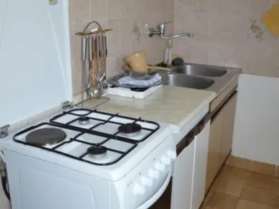 Kuhinja ili čajna kuhinja u objektu Apartments Miki Rogoznica - Classic Two Bedroom Apartment with Terrace