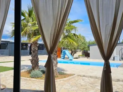 Bazen u objektu Two Bedroom Mobile Home with Terrace Br1 ili u blizini