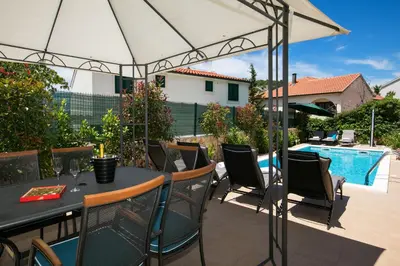 Bazen u objektu Villa Marina ili u blizini