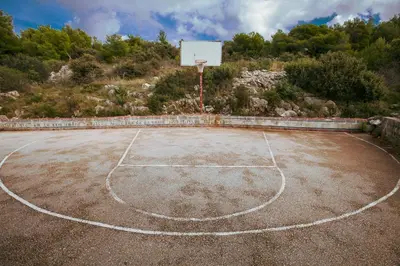 Tereni za tenis i/ili skvoš u sklopu objekta Villa Marina ili u blizini