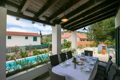 Bazen u objektu Villa Marina ili u blizini