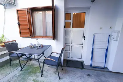 Popločani dio dvorišta ili vanjski dio objekta Apartment Spider Sibenik