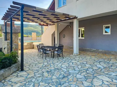 Popločani dio dvorišta ili vanjski dio objekta Holiday Home Marija by Interhome