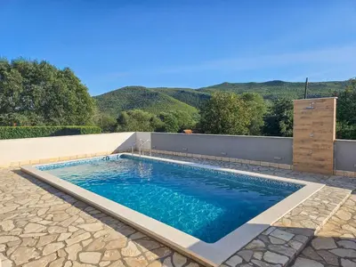 Bazen u objektu Holiday Home Marija by Interhome ili u blizini