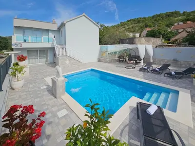 Bazen u objektu Holiday Home Vinovac by Interhome ili u blizini