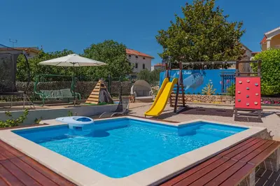 Bazen u objektu Villa Holiday Reunion ili u blizini