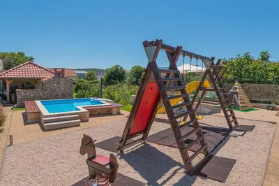 Bazen u objektu Villa Holiday Reunion ili u blizini