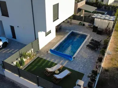 Bazen u objektu Elegant Villa Ilma with Pool - Villa With Pool ili u blizini