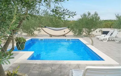 Bazen u objektu Lovely Home In Vodice ili u blizini