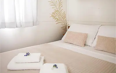 Krevet ili kreveti u jedinici u objektu 2 Bedroom Lovely Stacaravan In Drnis