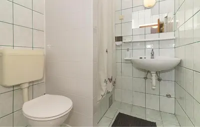 Kupaonica u objektu Awesome Apartment In Pirovac With Wifi