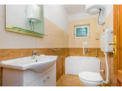 Kupaonica u objektu Four Bedroom Villa with the pool