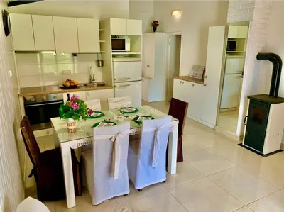Kuhinja ili čajna kuhinja u objektu Apartments Neve Beachfront