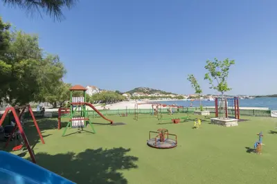 Dječje igralište u objektu Apartments Emil