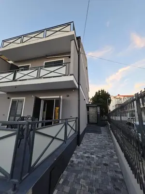Zgrada u kojoj se nalazi vikendica